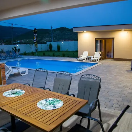 Luxury G Residency Villa *