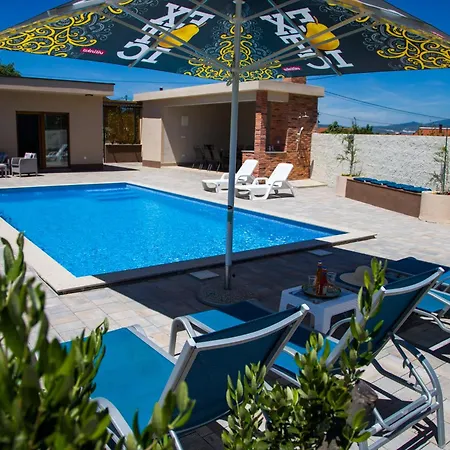 Luxury G Residency Villa *